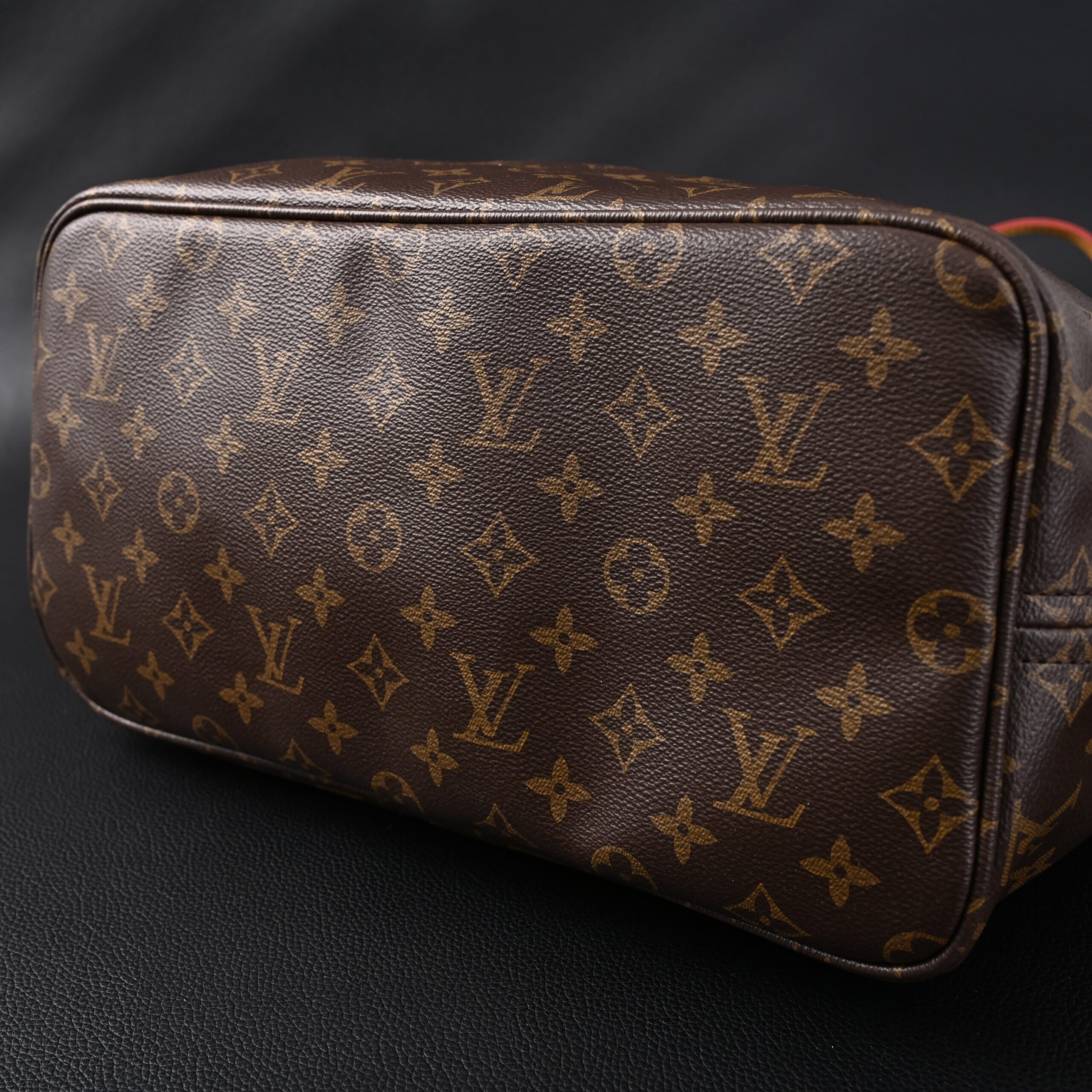 Louis Vuitton Neverfull MM Tote Bag – Monogram Canvas with Red Interior - Image 7