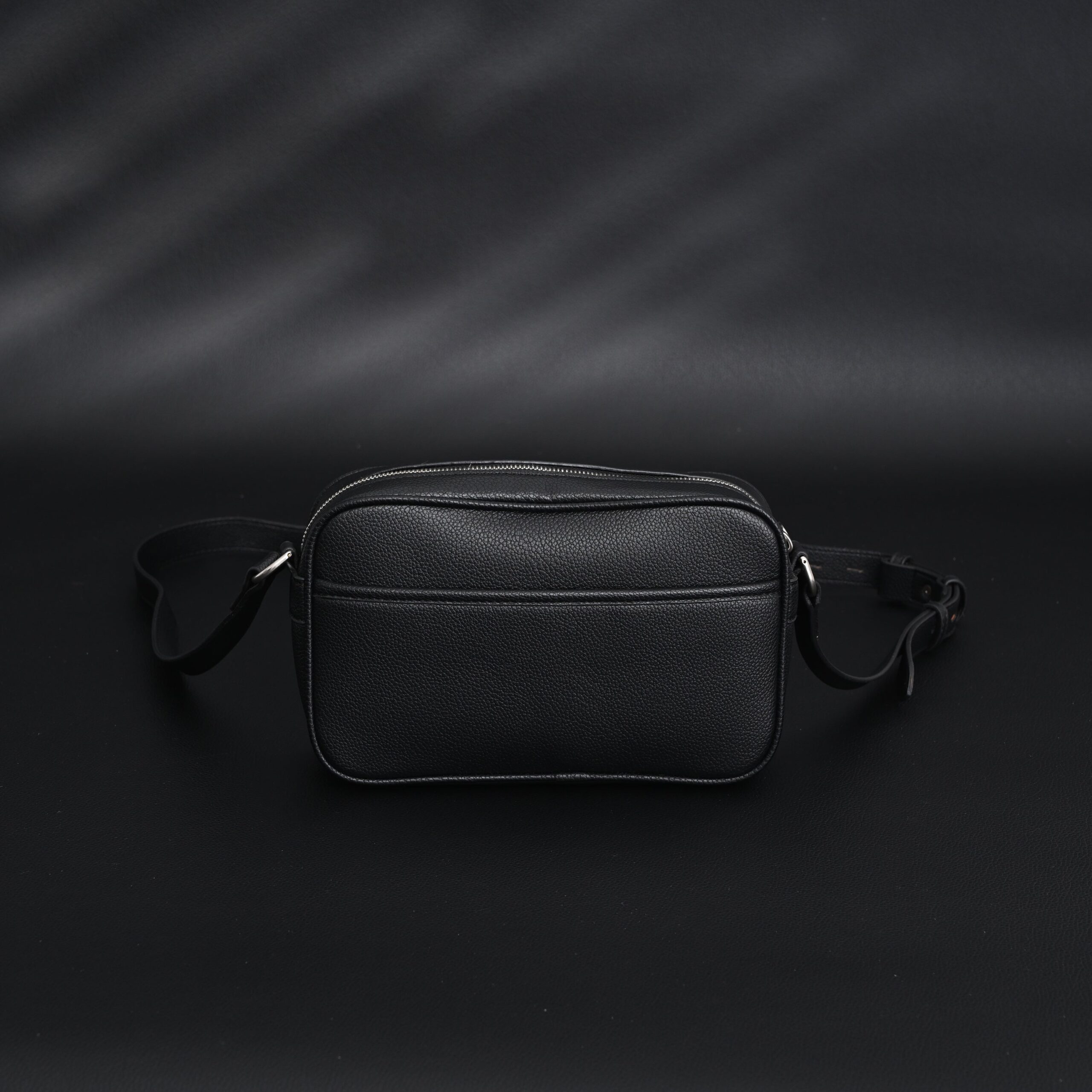 Gucci Black Leather Embossed Logo Belt Bag - Image 5