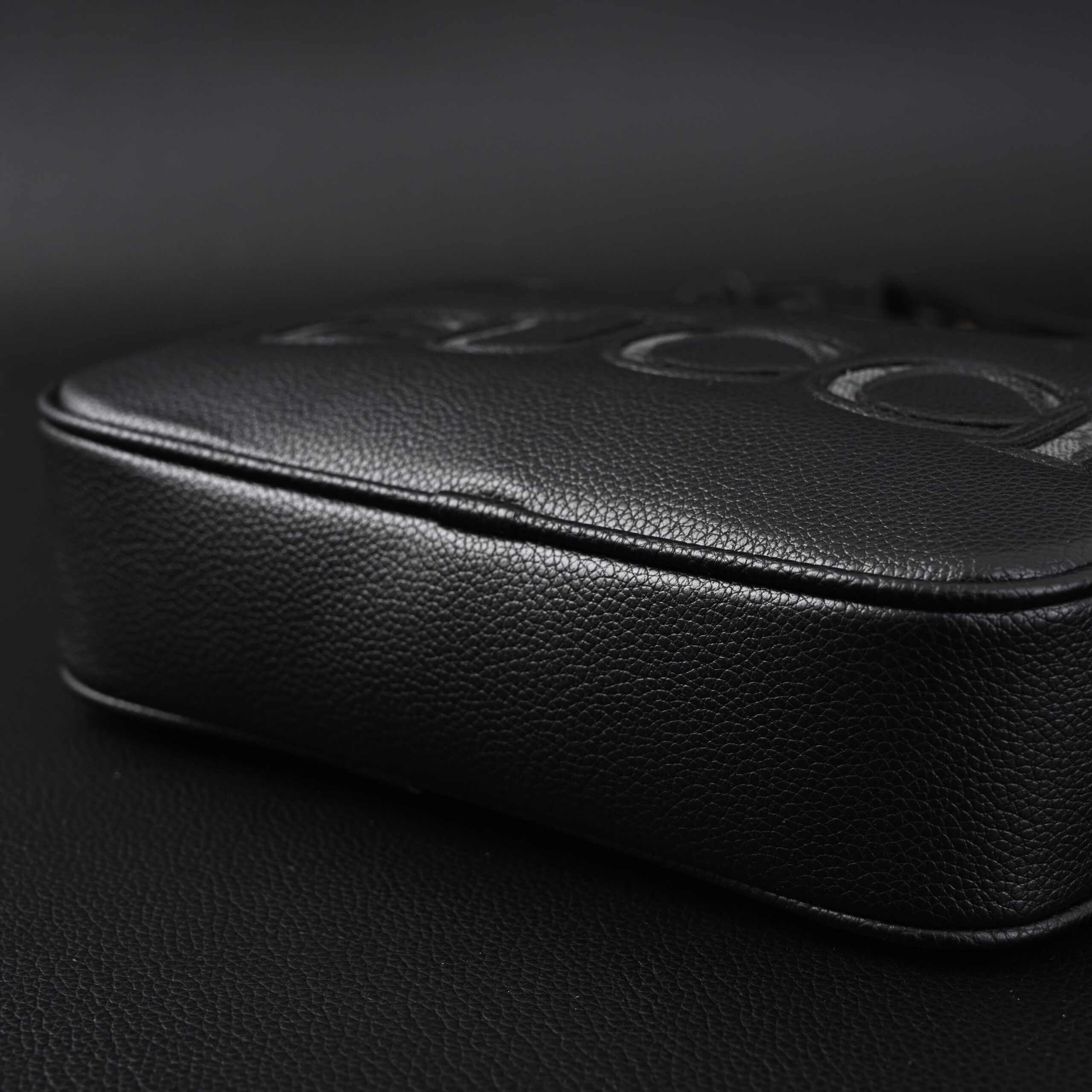 Gucci Black Leather Embossed Logo Belt Bag - Image 8