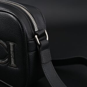 Gucci Black Leather Embossed Logo Belt Bag - Image 10