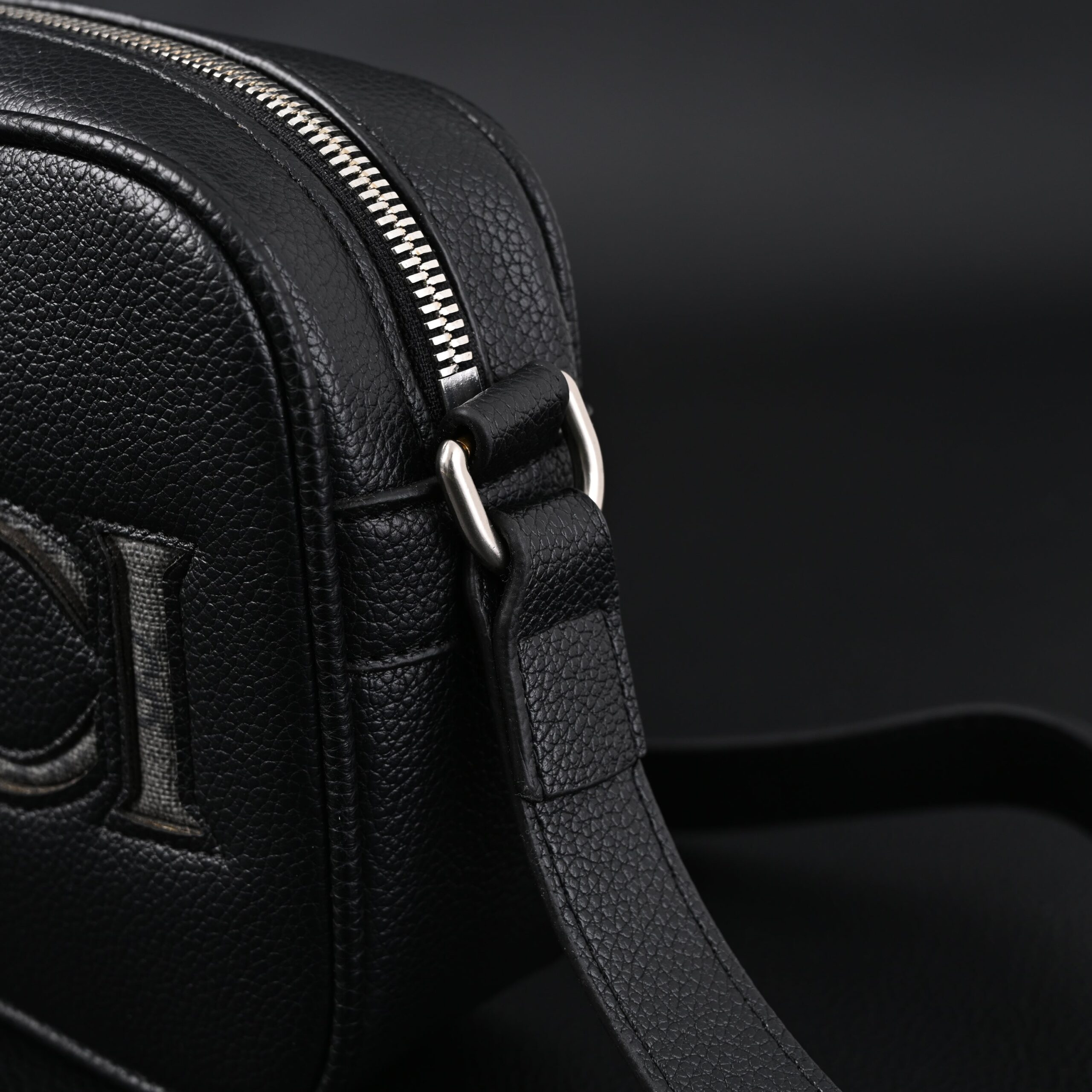 Gucci Black Leather Embossed Logo Belt Bag - Image 10
