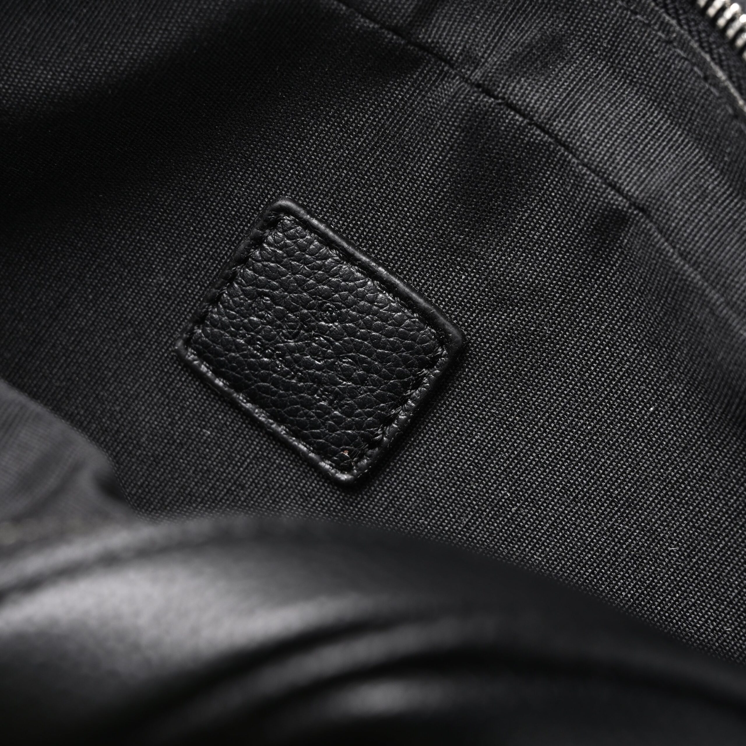 Gucci Black Leather Embossed Logo Belt Bag - Image 17