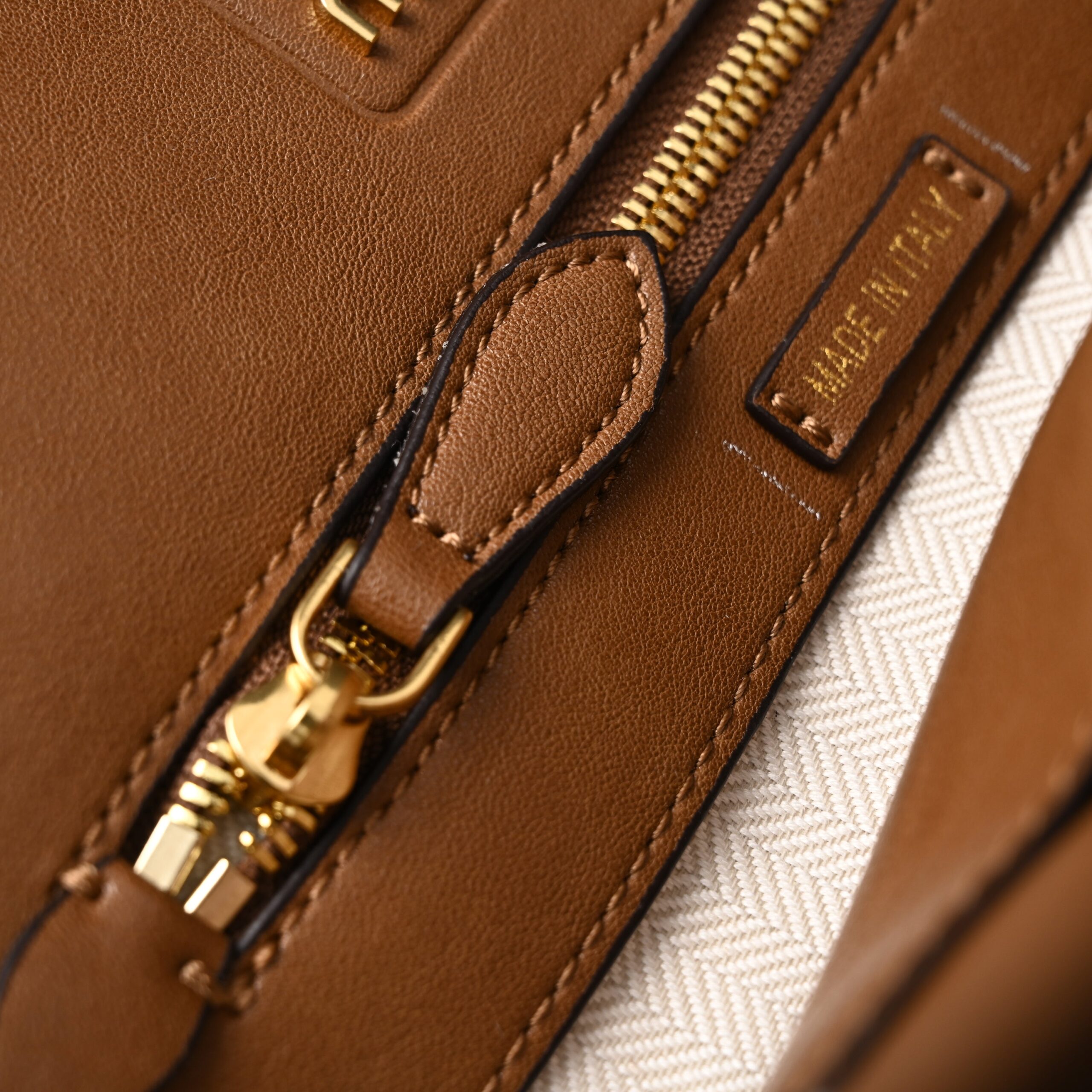 Miu Miu Leather Tote Bag – Elegant Caramel Brown - Image 10