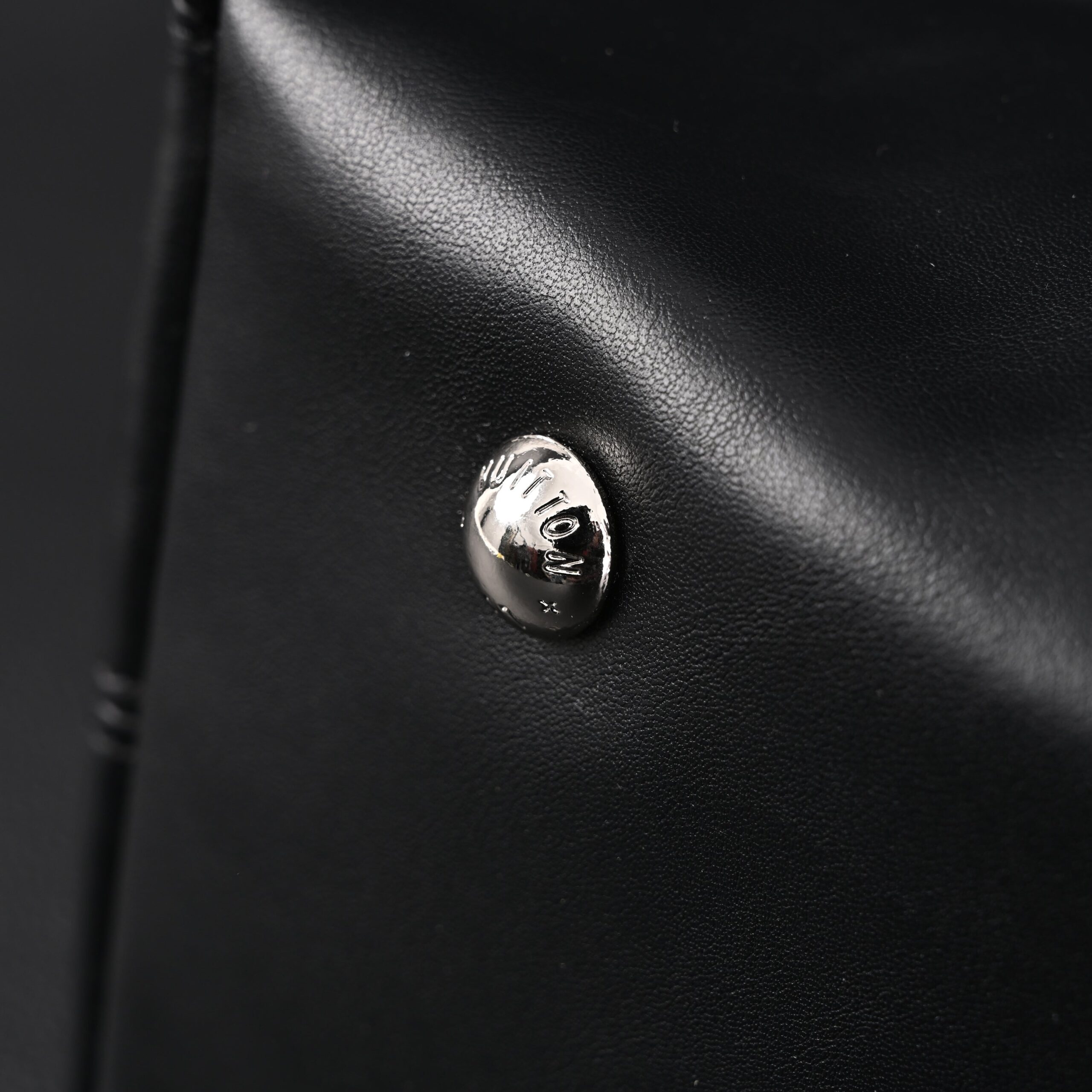 Louis Vuitton Montaigne Black Mahina Leather Shoulder Bag - Image 9
