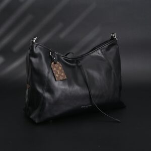 Louis Vuitton Black Mahina Leather Hobo Shoulder Bag - Image 2