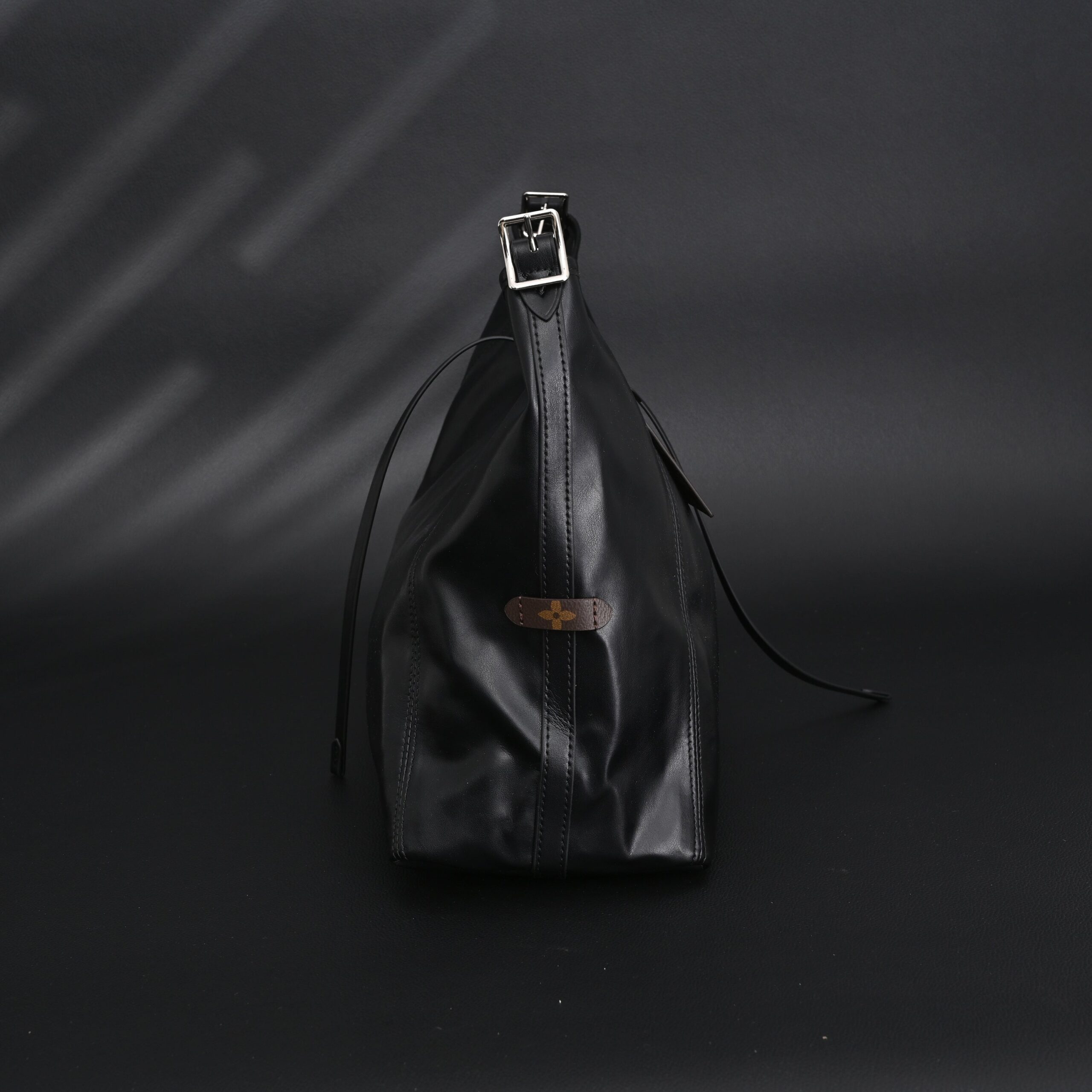 Louis Vuitton Black Mahina Leather Hobo Shoulder Bag - Image 4