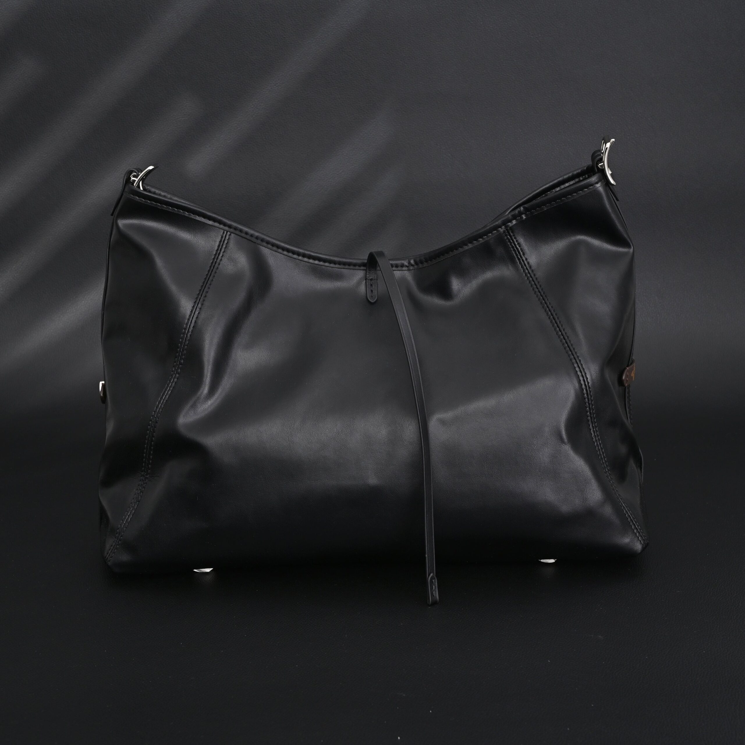 Louis Vuitton Black Mahina Leather Hobo Shoulder Bag - Image 5