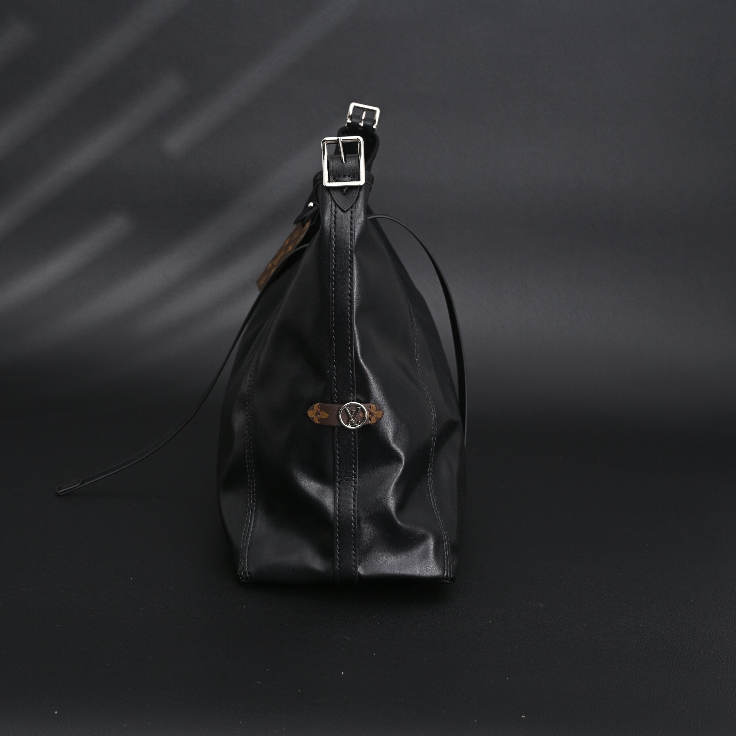 Louis Vuitton Black Mahina Leather Hobo Shoulder Bag - Image 6