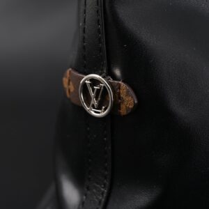 Louis Vuitton Black Mahina Leather Hobo Shoulder Bag - Image 10