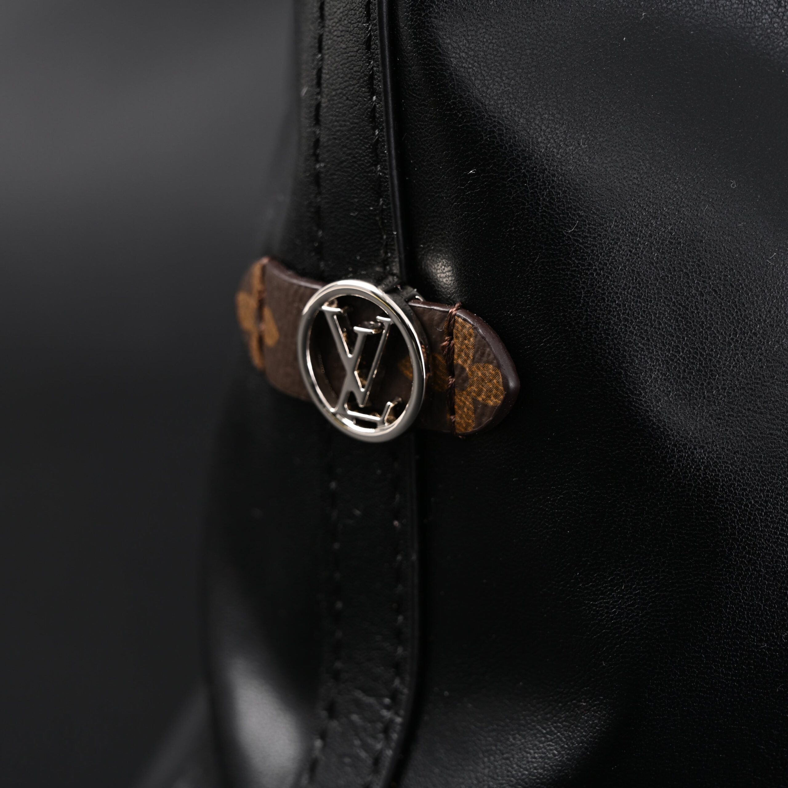 Louis Vuitton Black Mahina Leather Hobo Shoulder Bag - Image 10