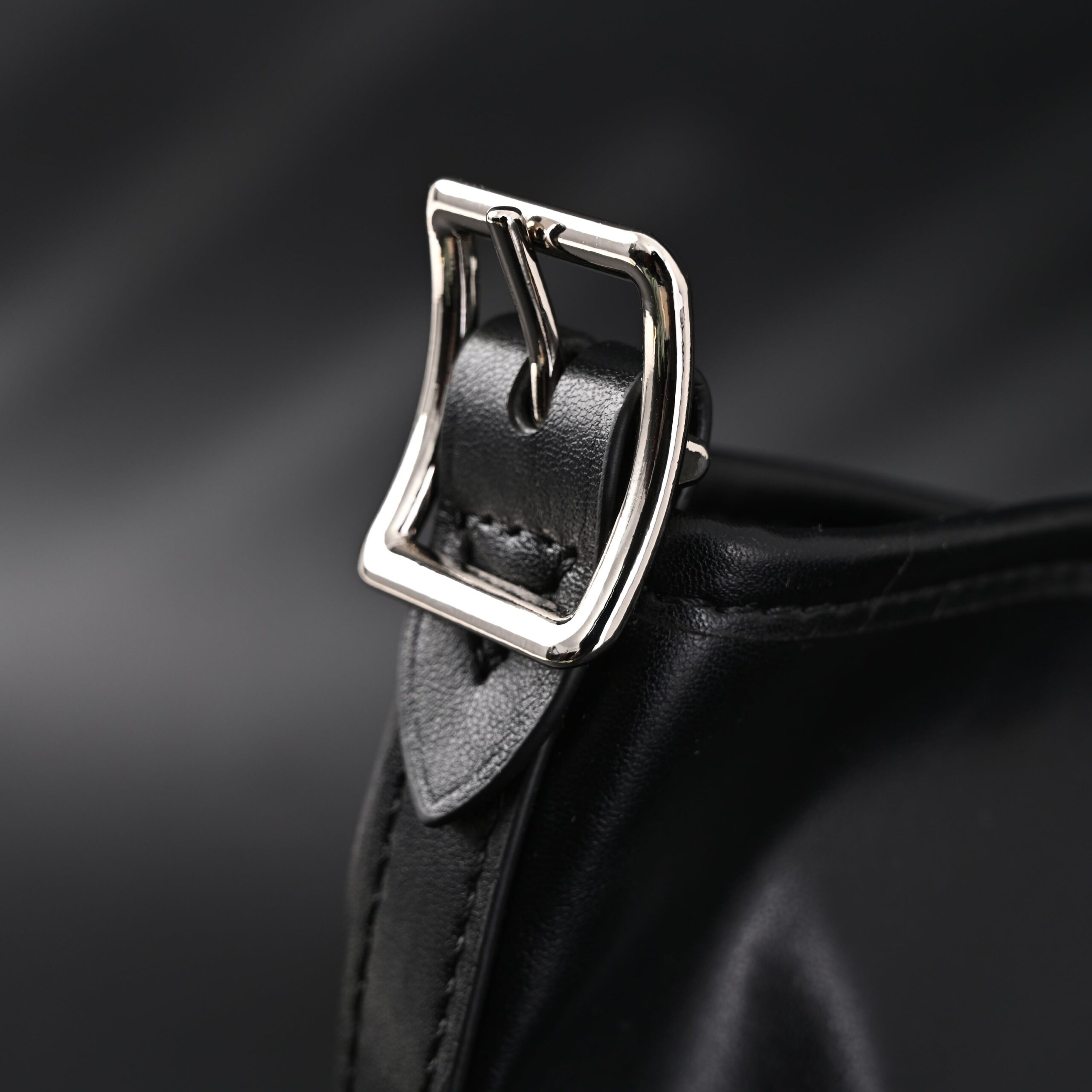 Louis Vuitton Black Mahina Leather Hobo Shoulder Bag - Image 11