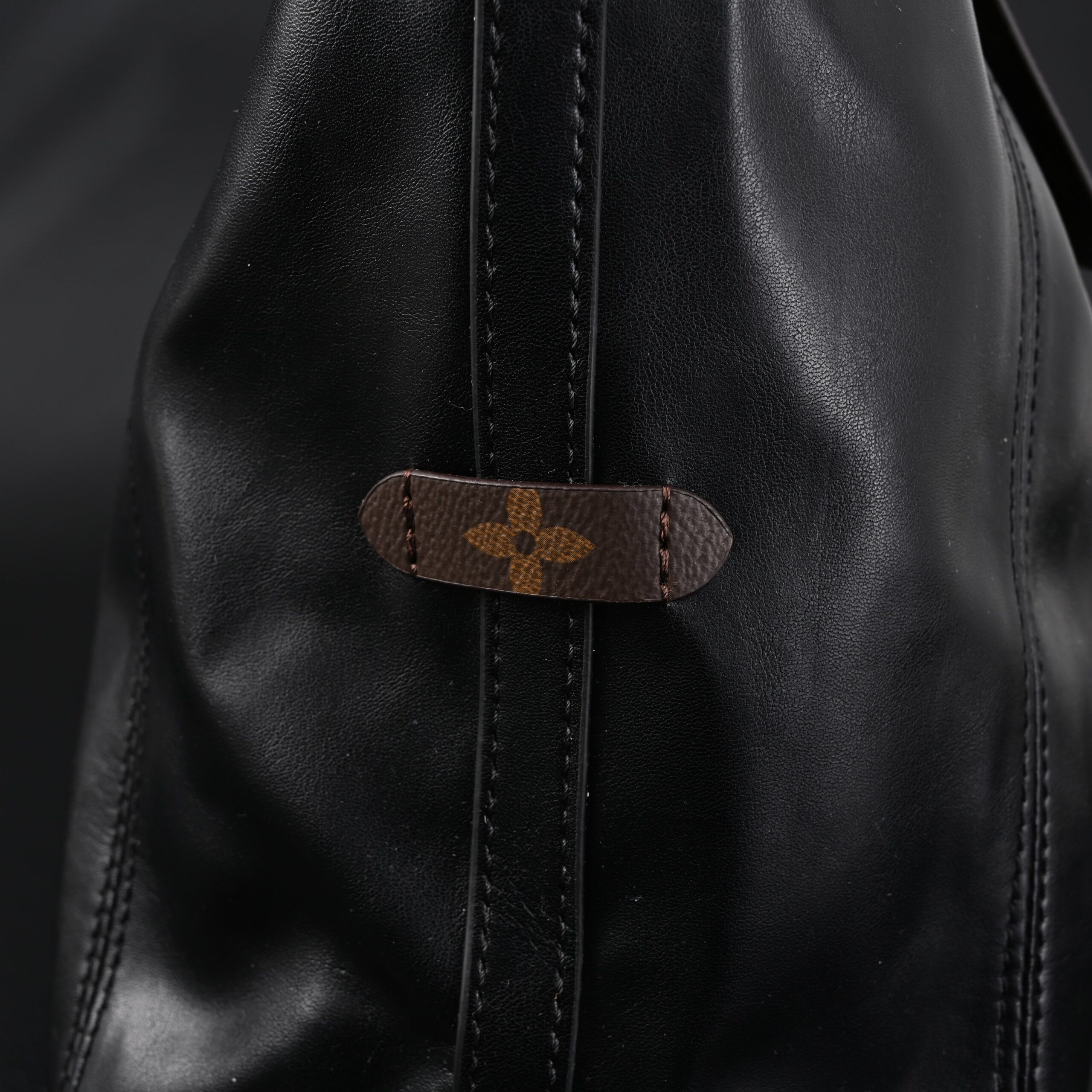 Louis Vuitton Black Mahina Leather Hobo Shoulder Bag - Image 13