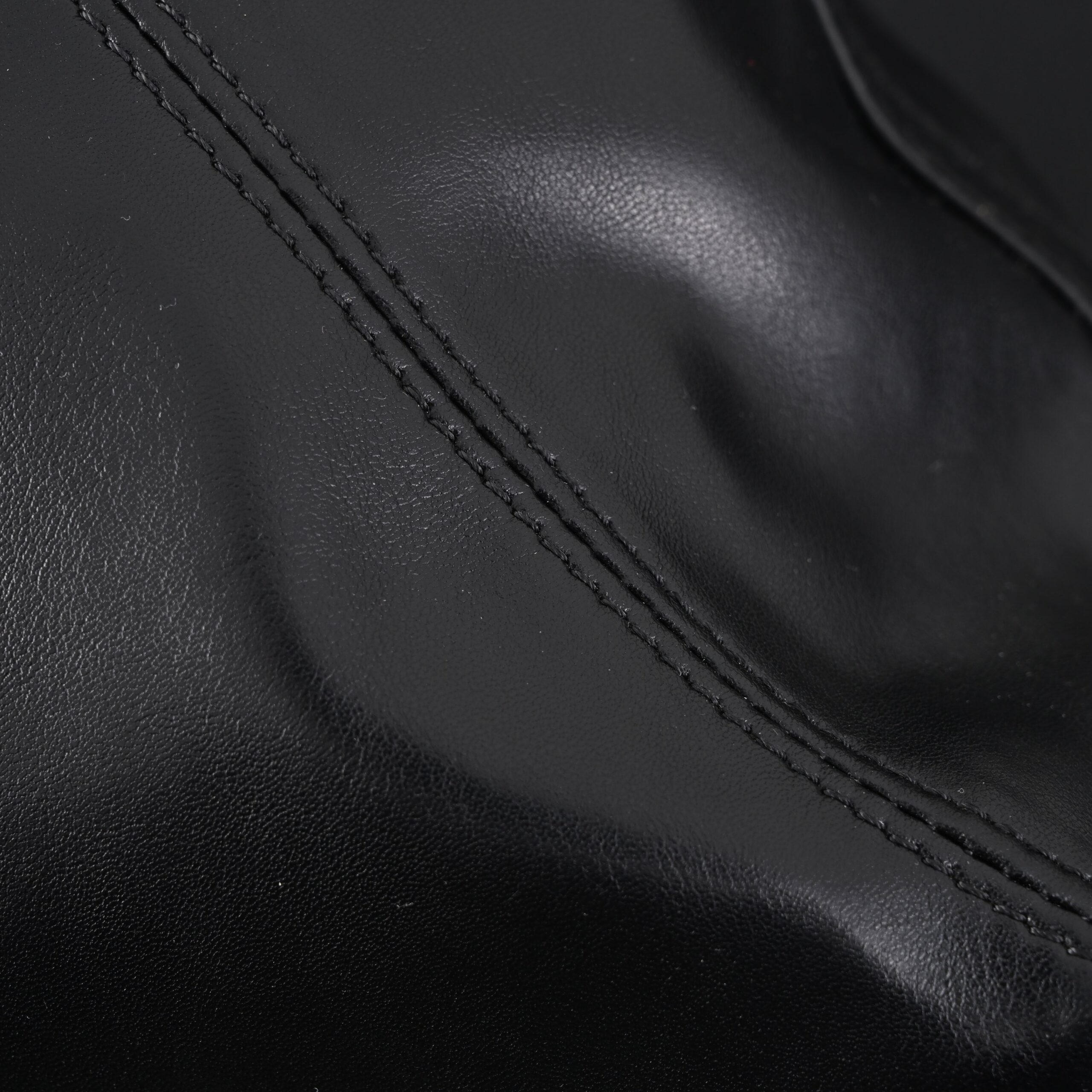 Louis Vuitton Black Mahina Leather Hobo Shoulder Bag - Image 16