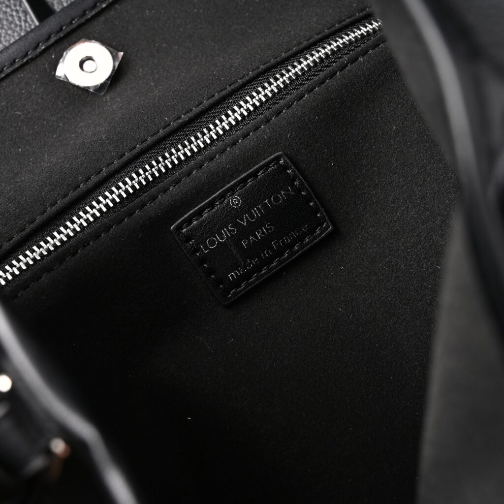 Louis Vuitton Black Mahina Leather Hobo Shoulder Bag