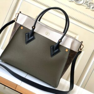 Louis Vuitton ON MY SIDE MM - Image 5