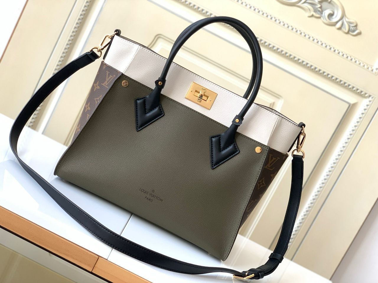 Louis Vuitton ON MY SIDE MM - Image 7