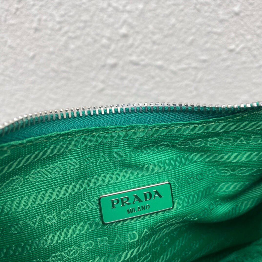 Prada Re-Edition 2005 Nylon Bag mint green - Image 9