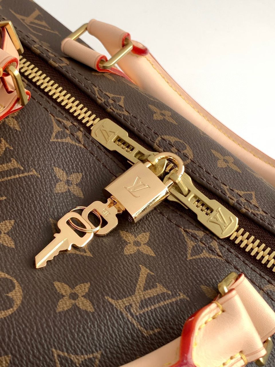 LV Keepall Bandoulière 50 Monogram Canvas - Trunks, Travel and Home - Image 5
