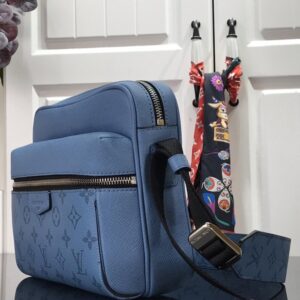 Louis Vuitton Messenger Bag - Image 5