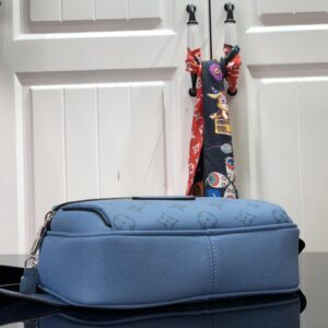 LOUIS VUITTON BUMBAG Explorer - Image 7