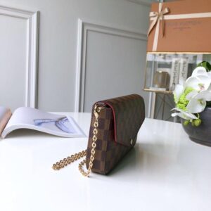 Louis Vuitton Wallet - Image 8