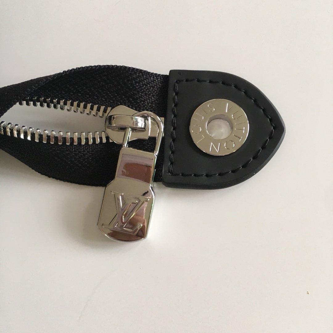 Louis Vuitton Toiletry Pouch - Image 5