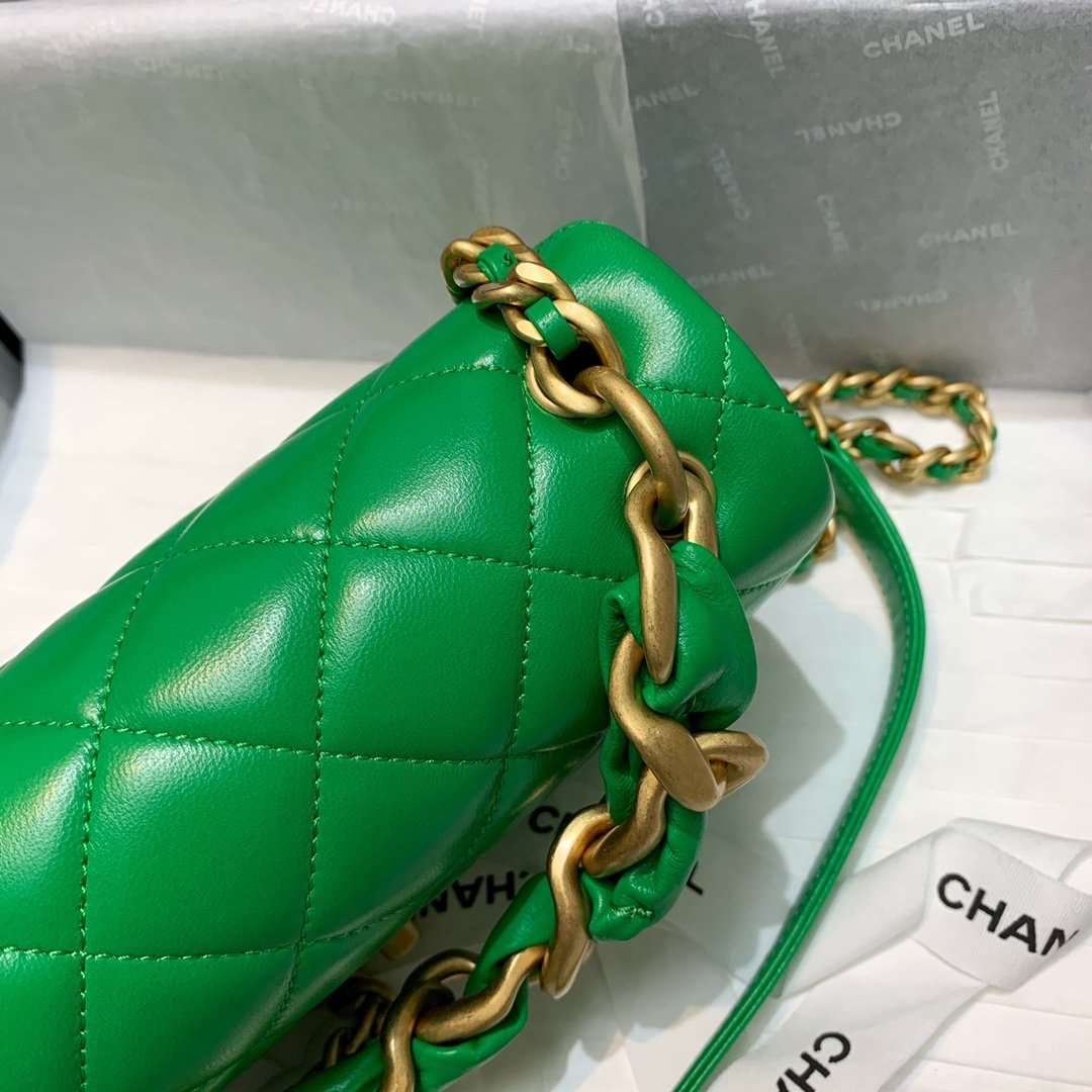 Chanel Flap Bag with chunky chain Green - Image 6