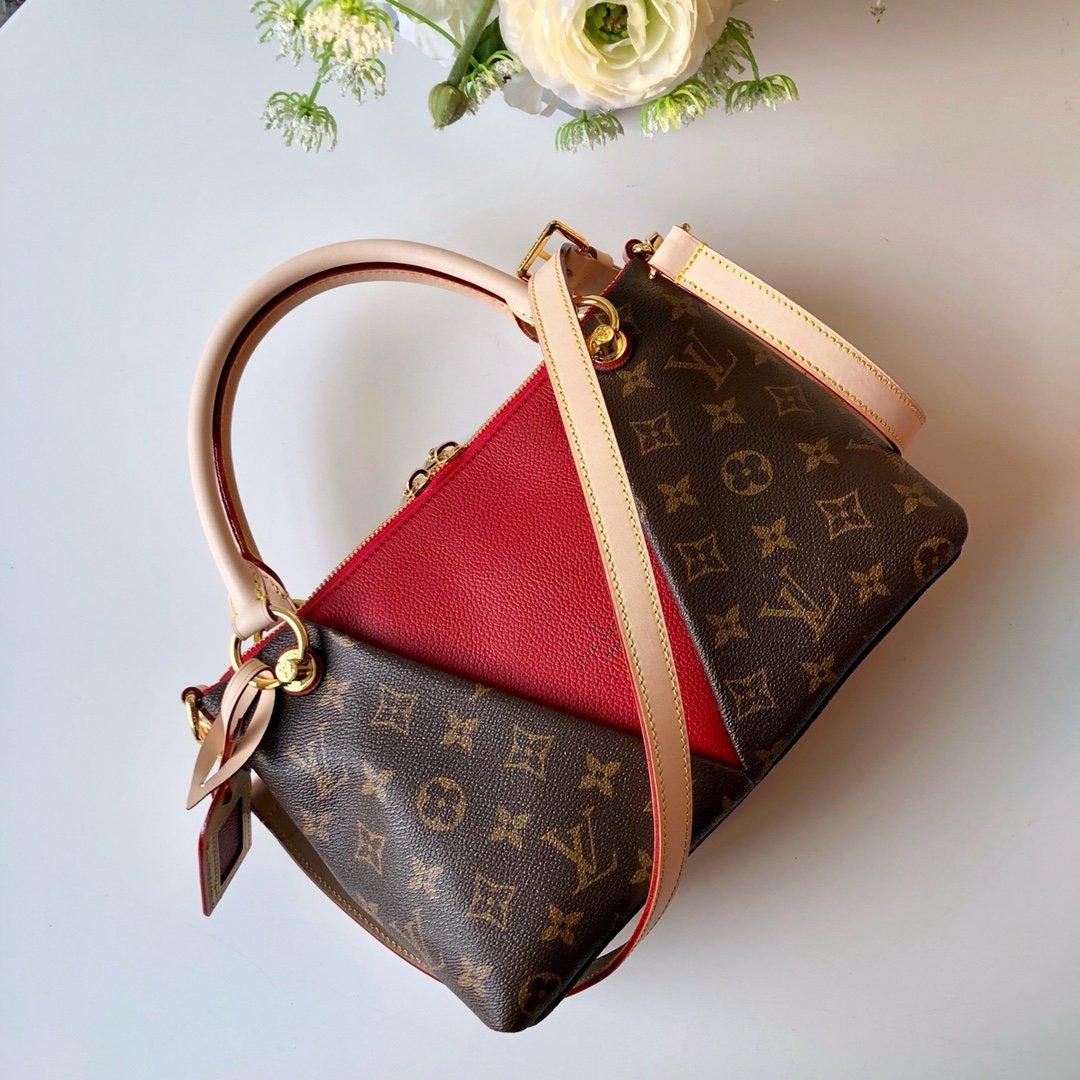 Louis Vuitton V TOTE MM - Image 7