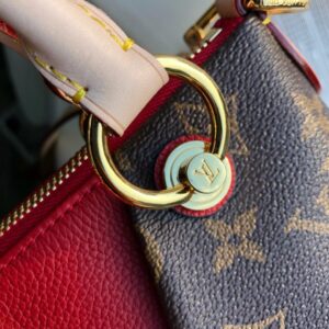 Louis Vuitton V TOTE MM - Image 8