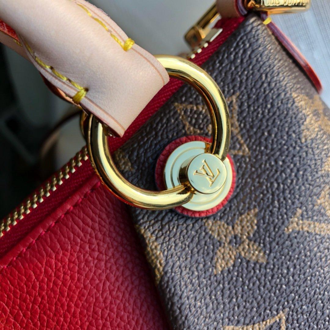 Louis Vuitton V TOTE MM - Image 8