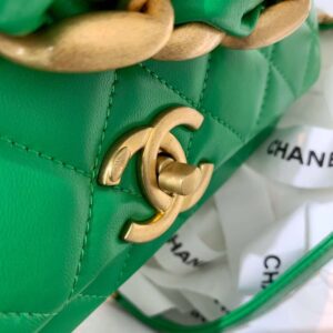 Chanel Flap Bag with chunky chain Green - Image 8