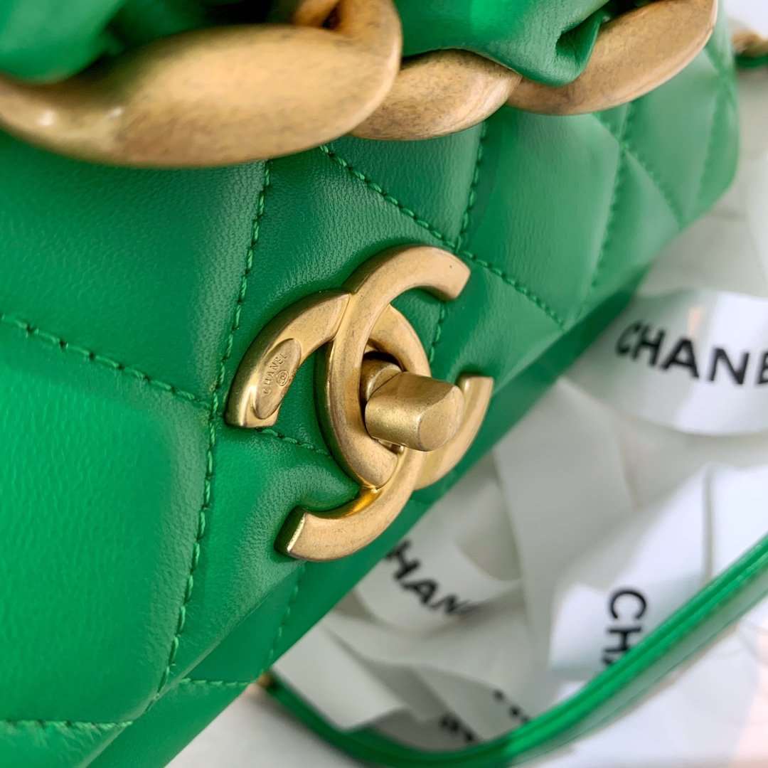Chanel Flap Bag with chunky chain Green - Image 8
