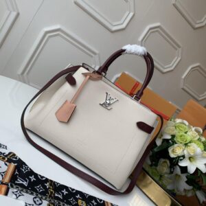 Louis Vuitton LOCKME DAY BAG - Image 7